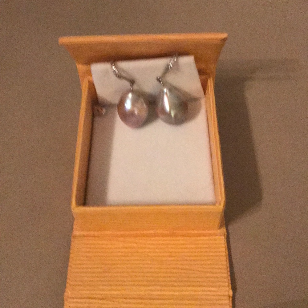 Culture light sand color drop pearls